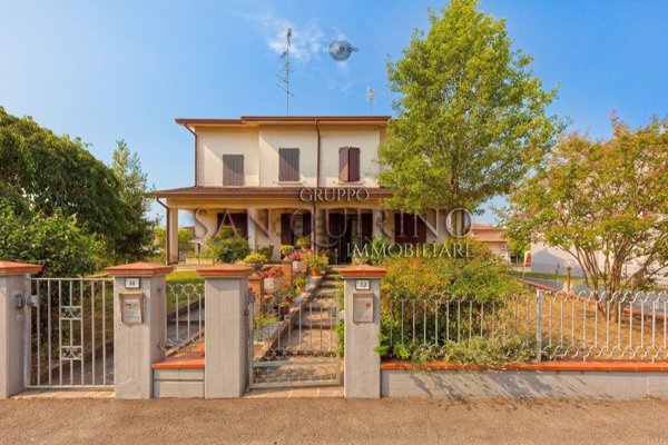 casa indipendente in vendita a Novellara