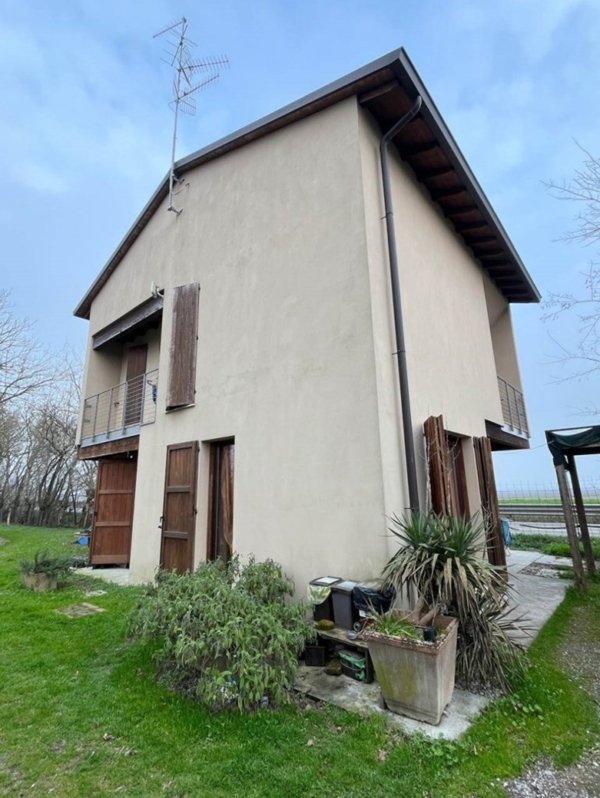 casa indipendente in vendita a Novellara