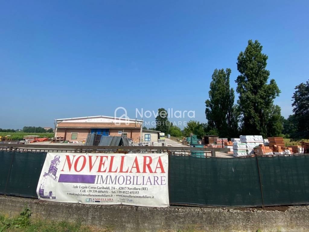 locale commerciale in vendita a Novellara