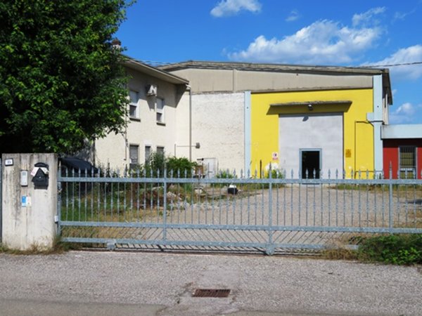 capannone in vendita a Novellara