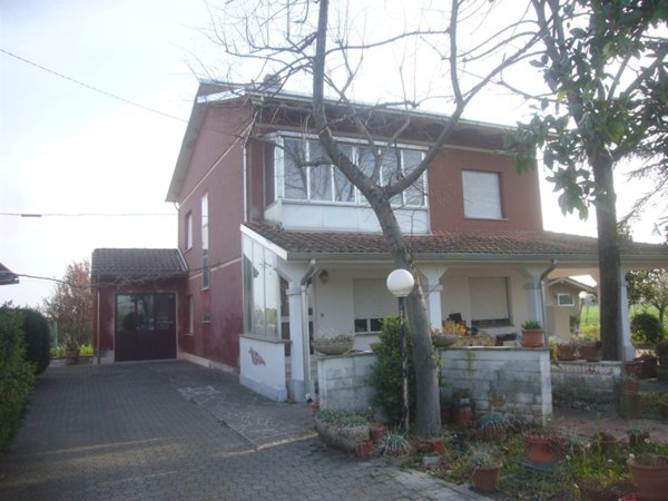 casa indipendente in vendita a Novellara