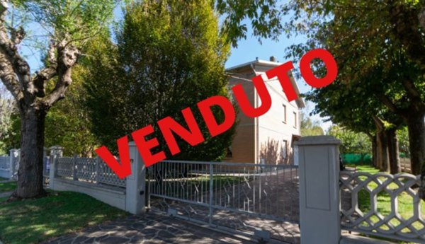 casa indipendente in vendita a Novellara