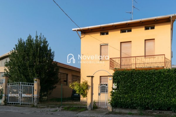 casa indipendente in vendita a Novellara
