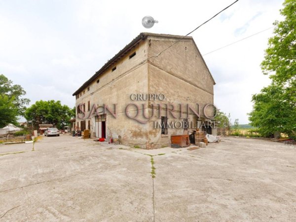 casa indipendente in vendita a Novellara
