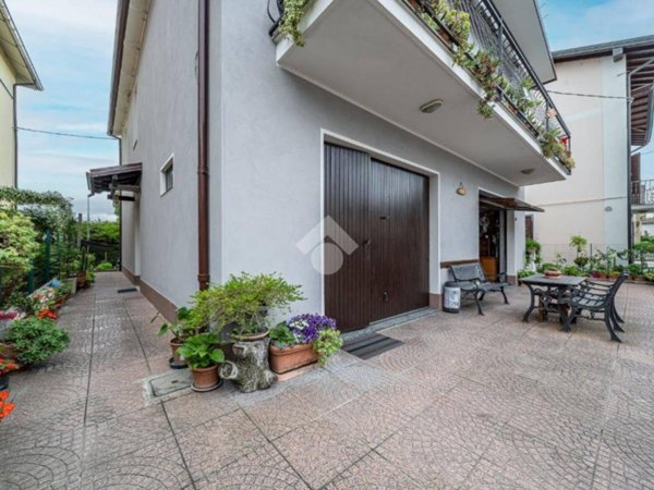 casa indipendente in vendita a Novellara in zona San Giovanni della Fossa