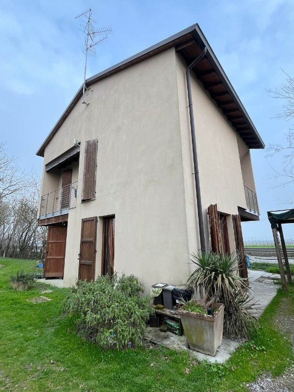 casa indipendente in vendita a Novellara