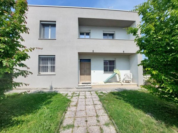 casa indipendente in vendita a Novellara