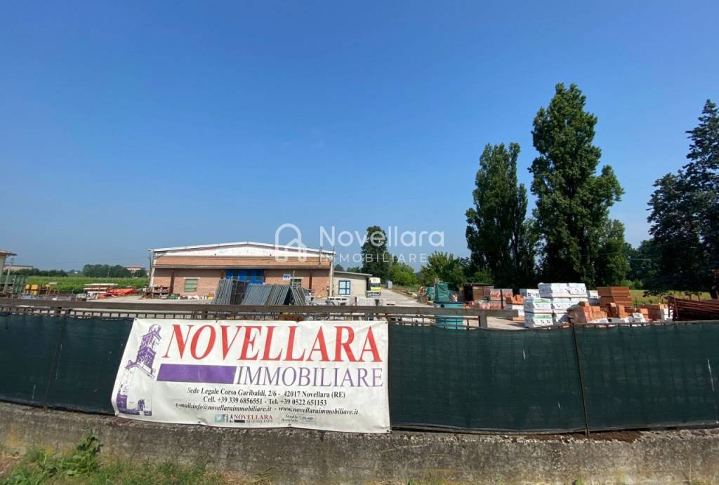 locale commerciale in vendita a Novellara