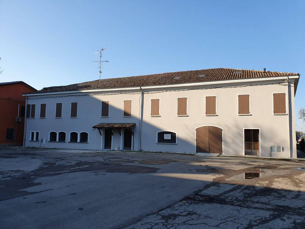 locale commerciale in vendita a Novellara in zona Mulino di Sotto