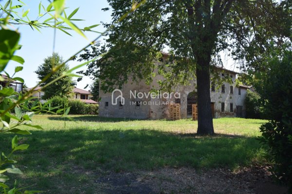 casale in vendita a Novellara