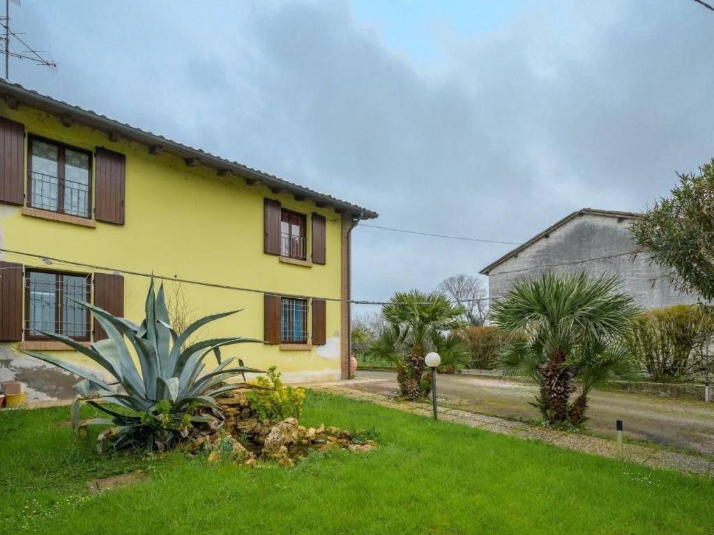casa indipendente in vendita a Novellara