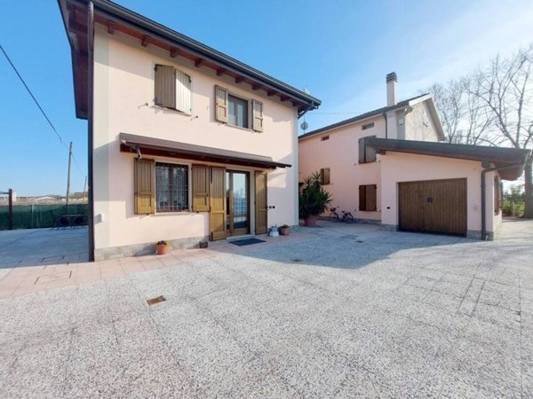 casa indipendente in vendita a Novellara