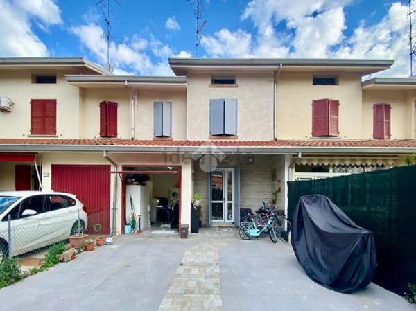 casa indipendente in vendita a Novellara