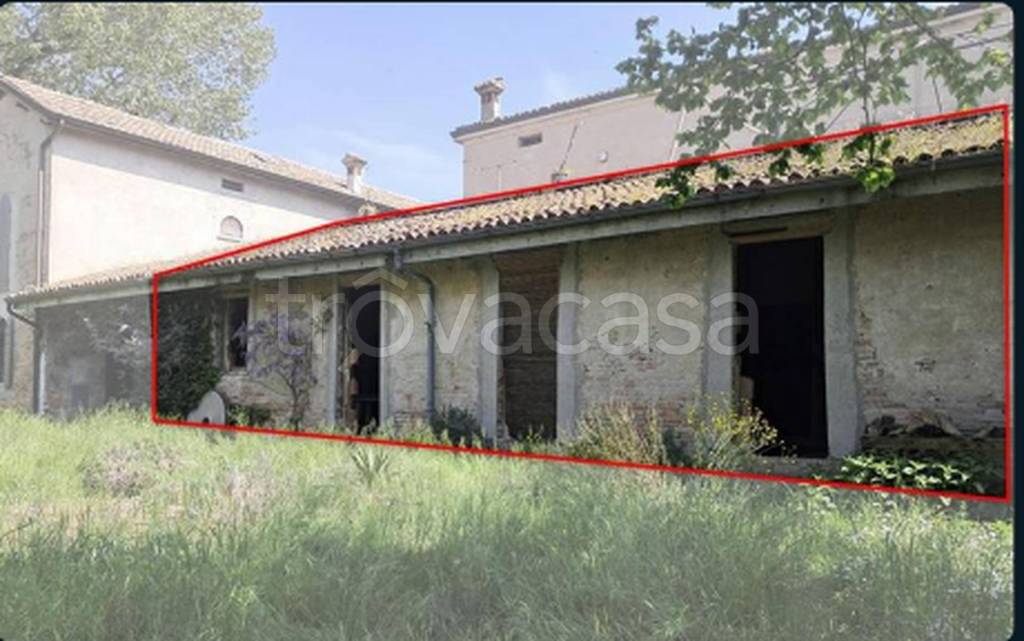 locale commerciale in vendita a Novellara