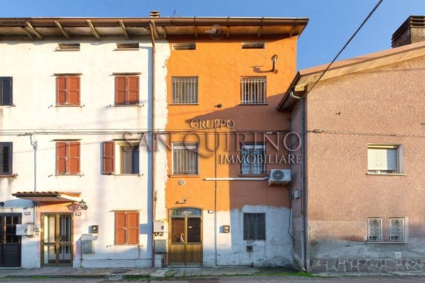 intera palazzina in vendita a Novellara