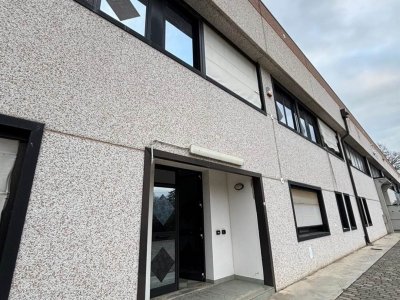 locale commerciale in vendita a Novellara