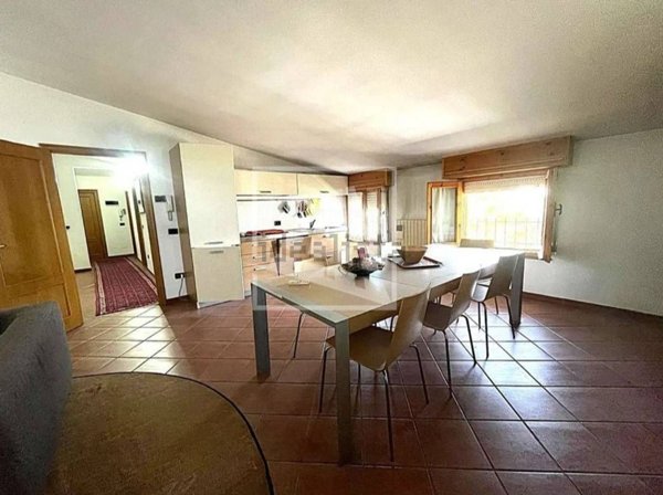 locale commerciale in vendita a Novellara