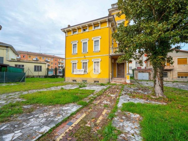 casa indipendente in vendita a Novellara