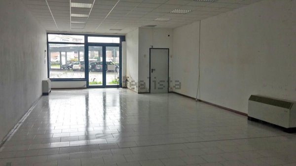 negozio in vendita a Novellara