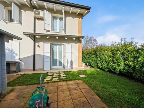 casa indipendente in vendita a Novellara
