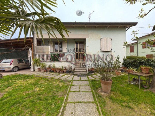 casa indipendente in vendita a Novellara