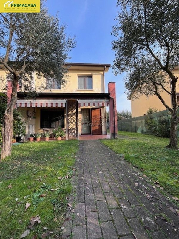 casa indipendente in vendita a Novellara