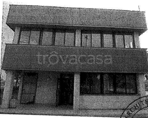locale commerciale in vendita a Novellara
