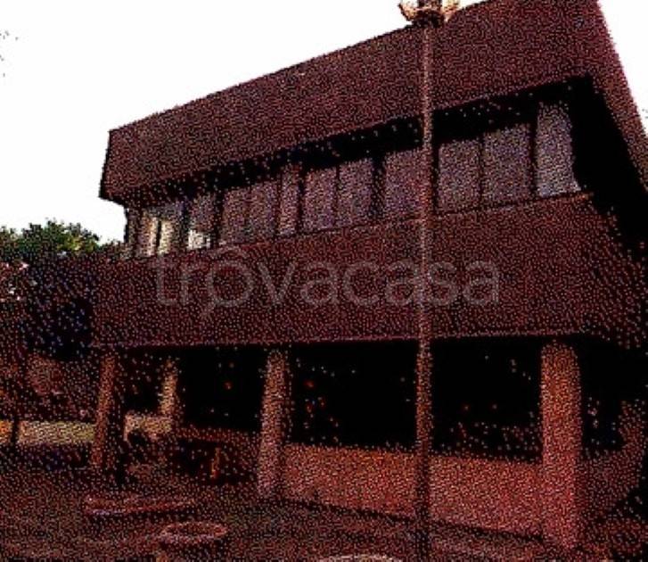 locale commerciale in vendita a Novellara