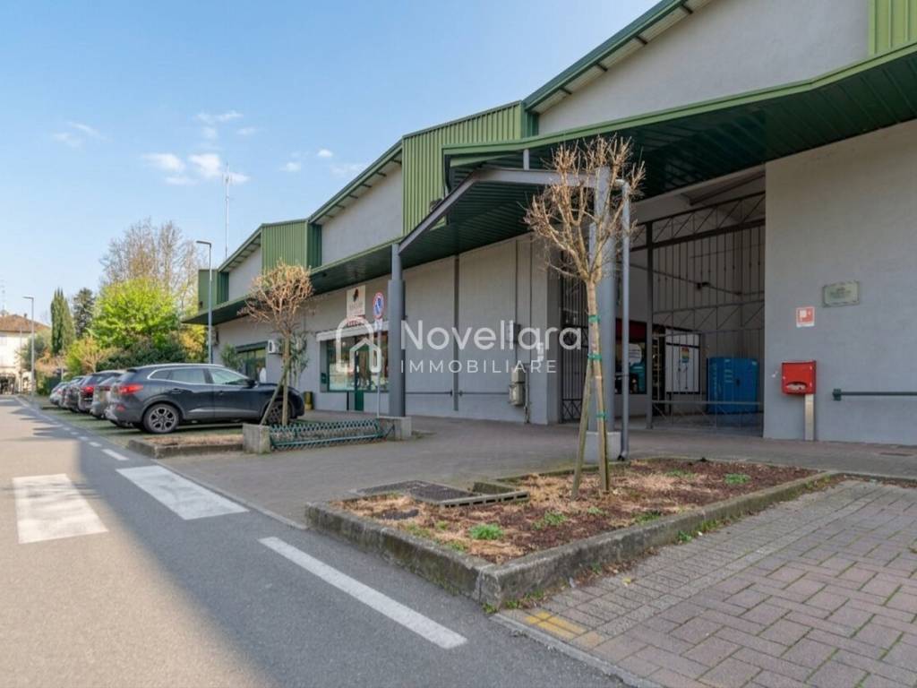 negozio in vendita a Novellara