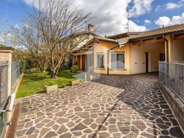 casa indipendente in vendita a Novellara in zona Mulino di Sotto