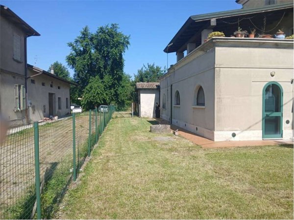 appartamento in vendita a Novellara in zona Vezzola