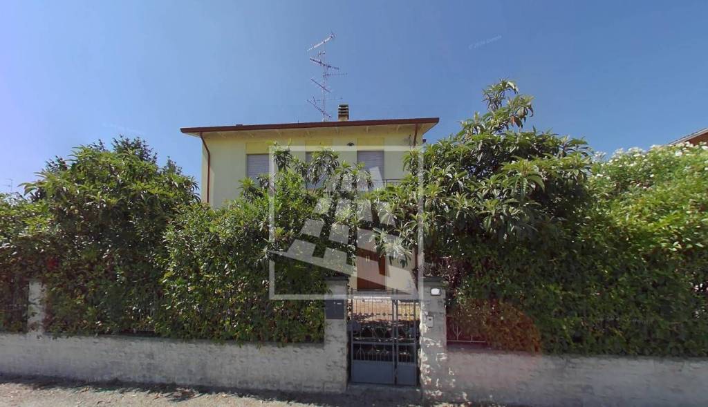 casa indipendente in vendita a Novellara in zona San Bernardino