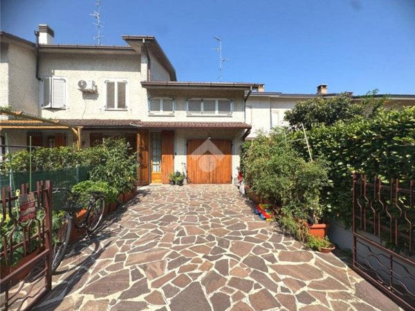 appartamento in vendita a Novellara in zona Vezzola