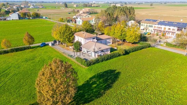 casa indipendente in vendita a Poviglio in zona Fodico