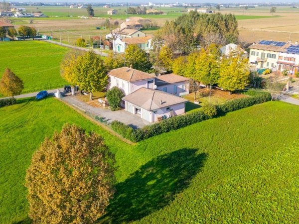 casa indipendente in vendita a Poviglio in zona Fodico
