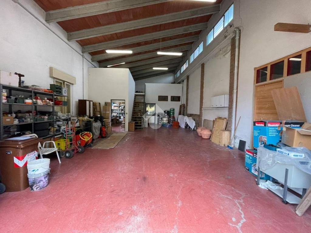 locale commerciale in vendita a Poviglio