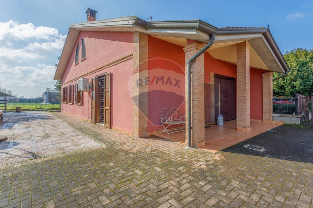 casa indipendente in vendita a Poviglio in zona San Sisto