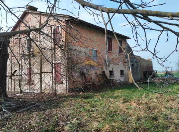 esavano in vendita a Poviglio