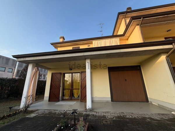 casa indipendente in vendita a Poviglio in zona Godezza