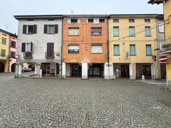 negozio in vendita a Poviglio