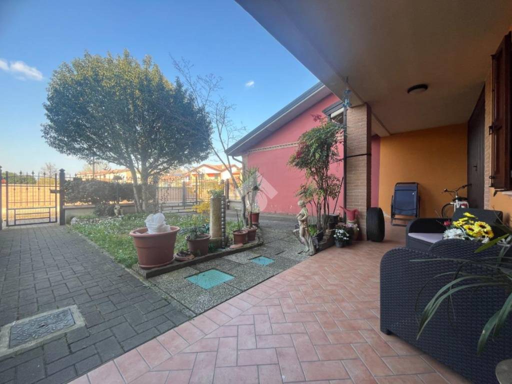 casa indipendente in vendita a Poviglio in zona San Sisto