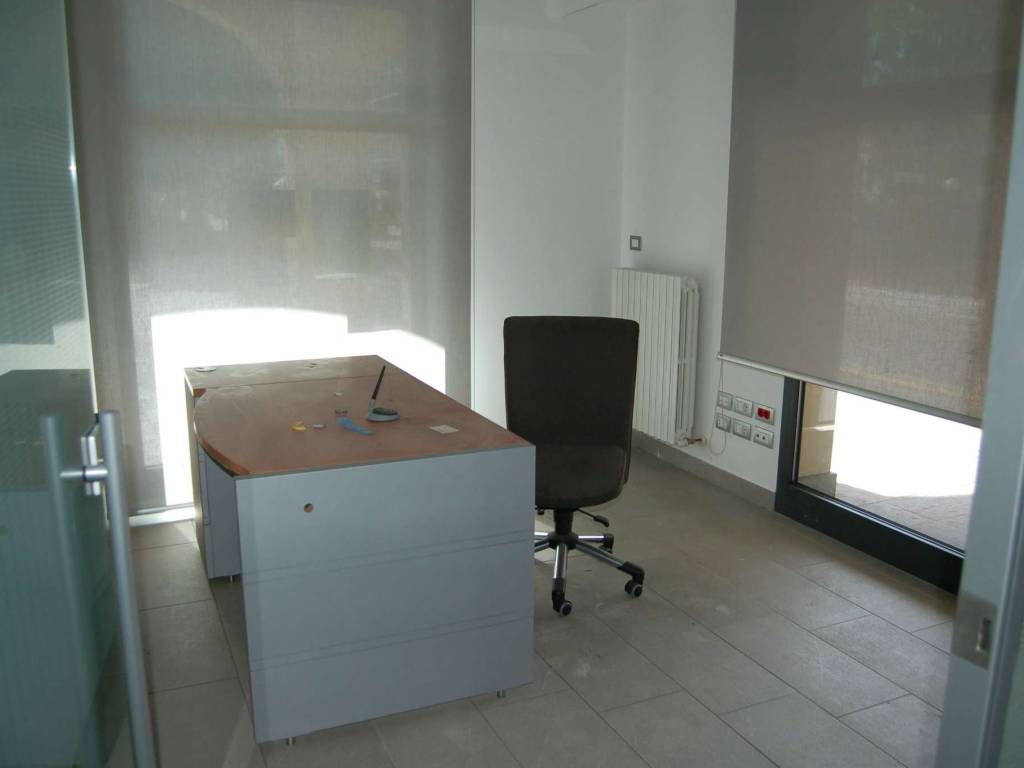 ufficio in vendita a Quattro Castella