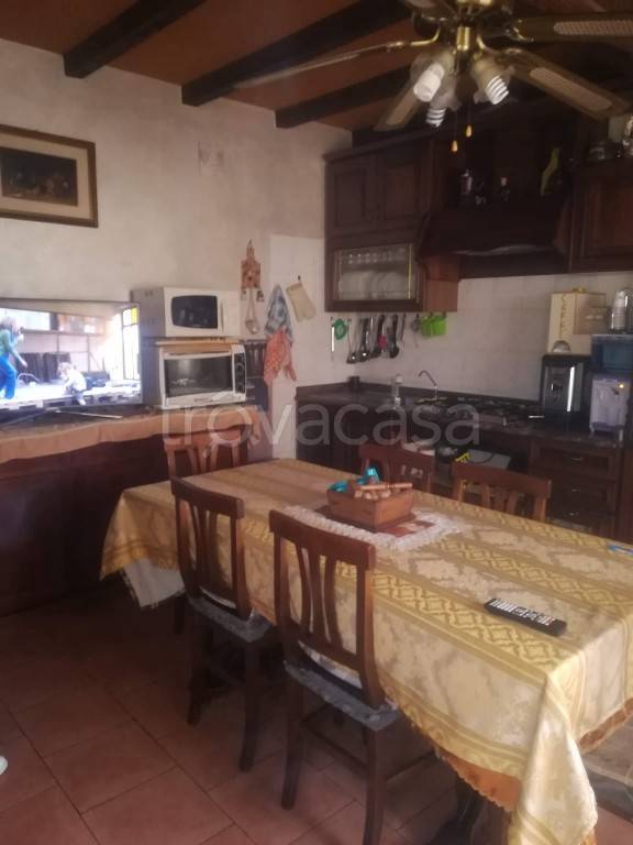 appartamento in vendita a Quattro Castella in zona Roncolo