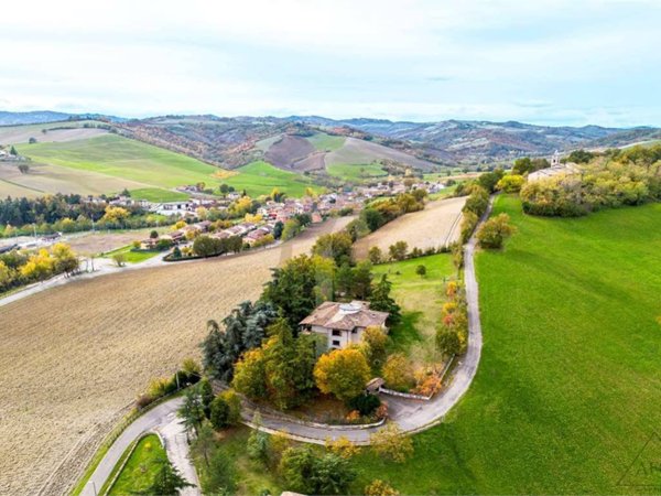 casa indipendente in vendita a Quattro Castella in zona Salvarano