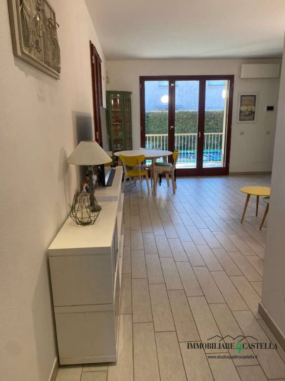 casa indipendente in vendita a Quattro Castella in zona Montecavolo