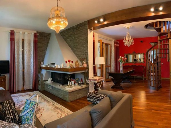 casa indipendente in vendita a Quattro Castella in zona Montecavolo