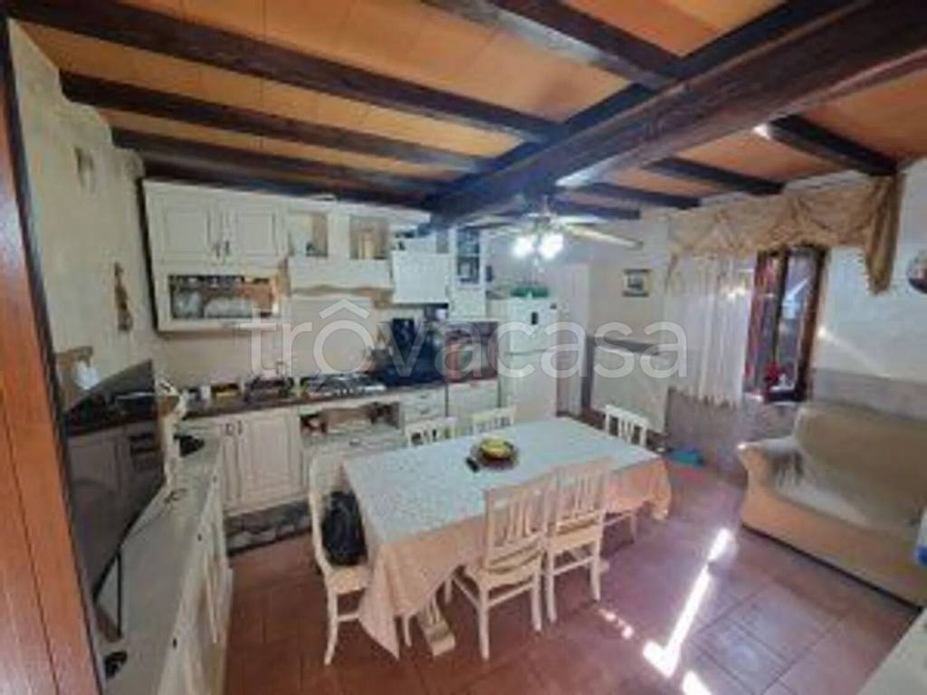 appartamento in vendita a Quattro Castella in zona Roncolo