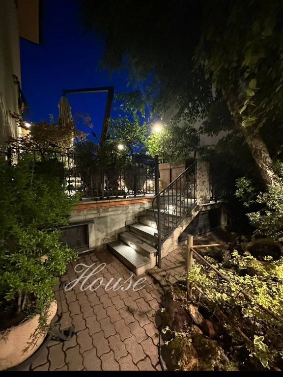 casa indipendente in vendita a Quattro Castella in zona Puianello