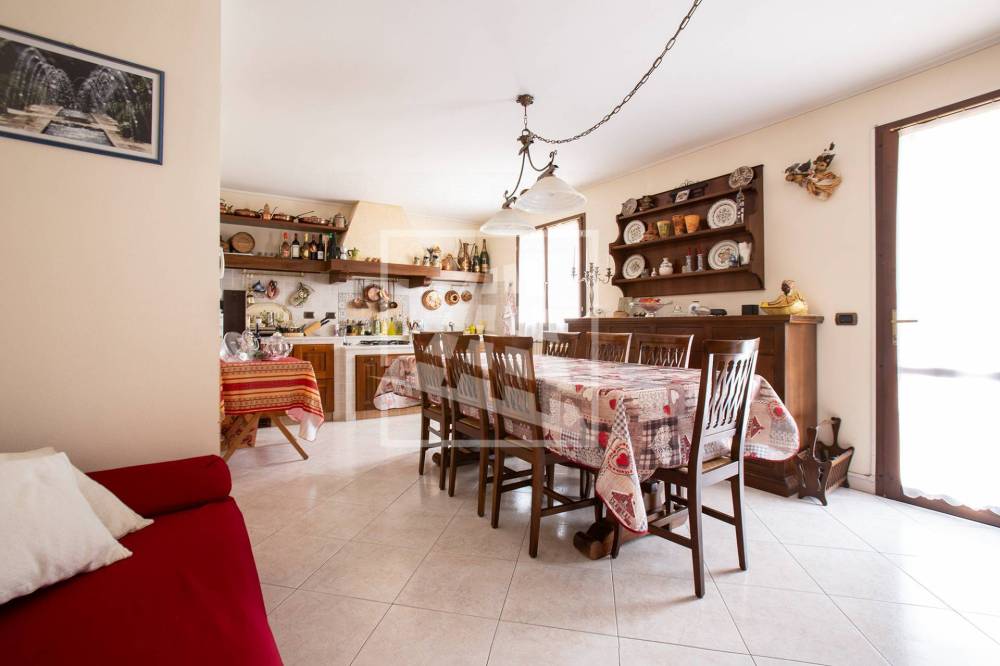 casa indipendente in vendita a Quattro Castella in zona Puianello