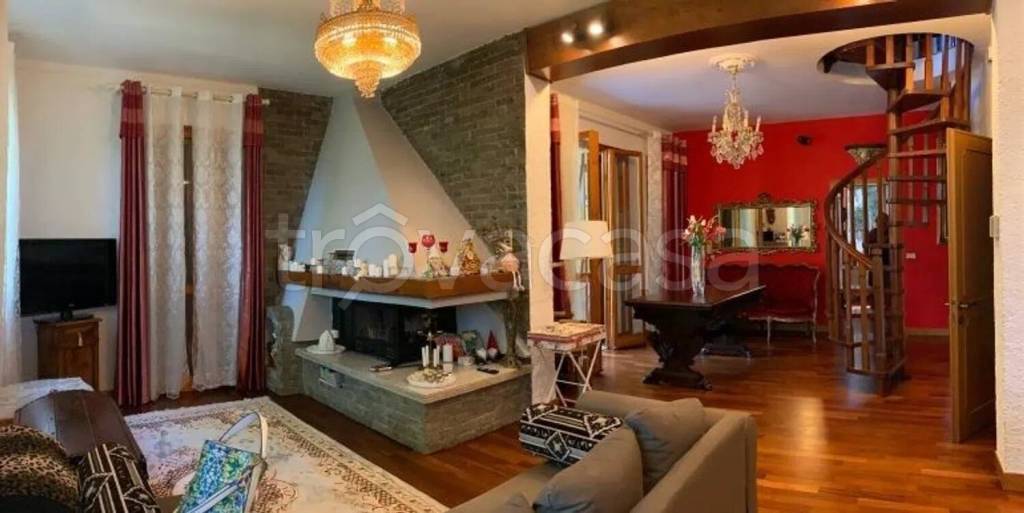 casa indipendente in vendita a Quattro Castella in zona Montecavolo